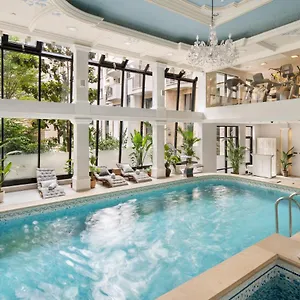 ***** Hotel Queen's Court Hotel&residence Hongarije